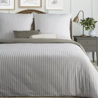 Pościel 160x200 cm komplet 3 częściowy z satyny bawełnianej kolor biało, stalowy w paseczki RAYA Eurofirany