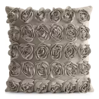 Poszewka na poduszkę 45 x 45 cm z welwetu kolor beżowy zdobiona 3D aplikacją róż ROSES Eva Minge Eurofirany