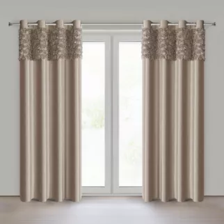 Zasłona ciemnobeżowa z welwetu zdobiona aplikacją 3D róż 140x250 cm  przelotka - ROSES Eva Minge Eurofirany