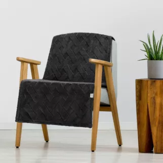 Narzuta na fotel-koc flano 70x160 cm czarna zdobiona wytłaczanym wzorem CARO DESIGN 91 Eurofirany