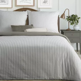 Pościel 160x200 cm komplet 3 częściowy z satyny bawełnianej kolor biało, stalowy w paseczki RAYA Eurofirany