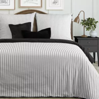 Pościel 140x200 cm komplet 2 częściowy z satyny bawełnianej kolor biało, czarny w paseczki RAYA Eurofirany