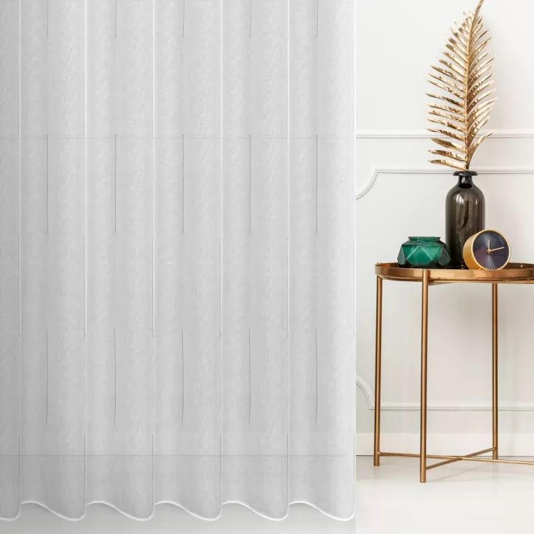 Firana szyta na tunelu naturalna z matowej tkaniny o luźnym splocie z pionowymi paseczkami, wykończona obciążnikiem