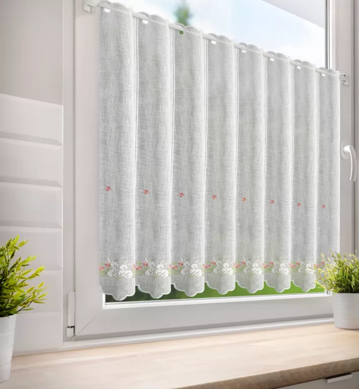 Tkanina firanowa zazdrostka z etaminy zdobiona haftem uroczych króliczków Eurofirany