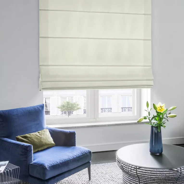 Roleta rzymska INAYA kremowa z miękkiej tkaniny o naturalnym splocie w stylu ekologicznym