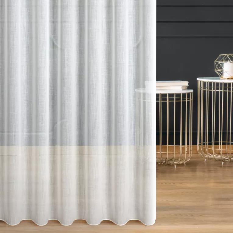 Firana szyta na przelotkach naturalna z delikatnej matowej etaminy, wykończonej obciążnikiem