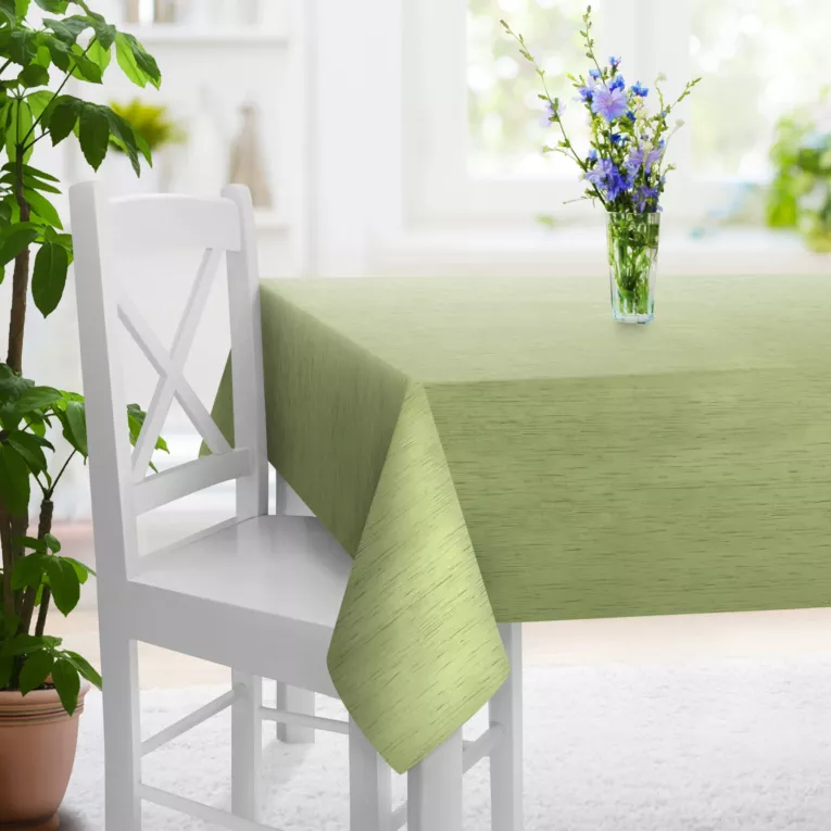 Obrus szyty oliwkowy z tkaniny welwetowej w pionowe prążki, wykończona obciążnikiem