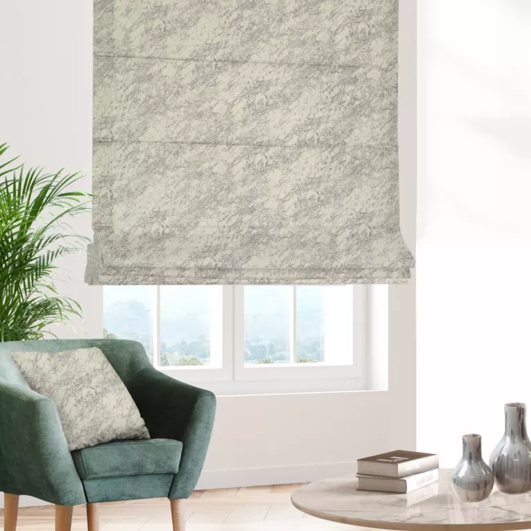 Roleta rzymska kremowa z welwetowej tkaniny w drobny melanż