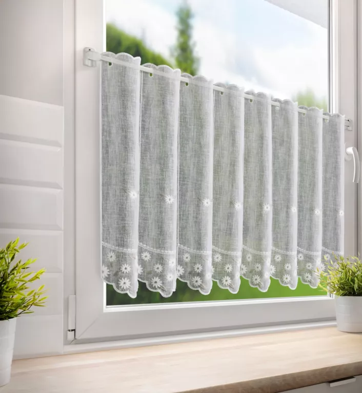 Tkanina firanowa zazdrostka z etaminy zdobiona haftem drobnych kwiatów Eurofirany