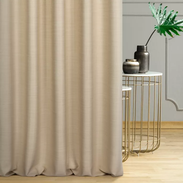 Zasłona szyta na flexach beżowa z miękkiej tkaniny o naturalnym splocie w stylu ekologicznym