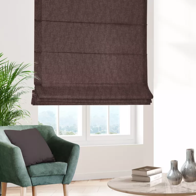 Roleta rzymska brązowa z tkaniny zaciemniającej typu dimout o naturalnym splocie, z efektem melanżu