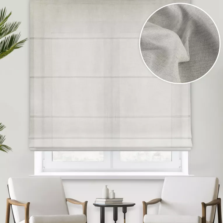 Roleta rzymska kremowa z lekko połyskującej, luźnotkanej etaminy z efektem kreszowania, wykończona obciążnikiem