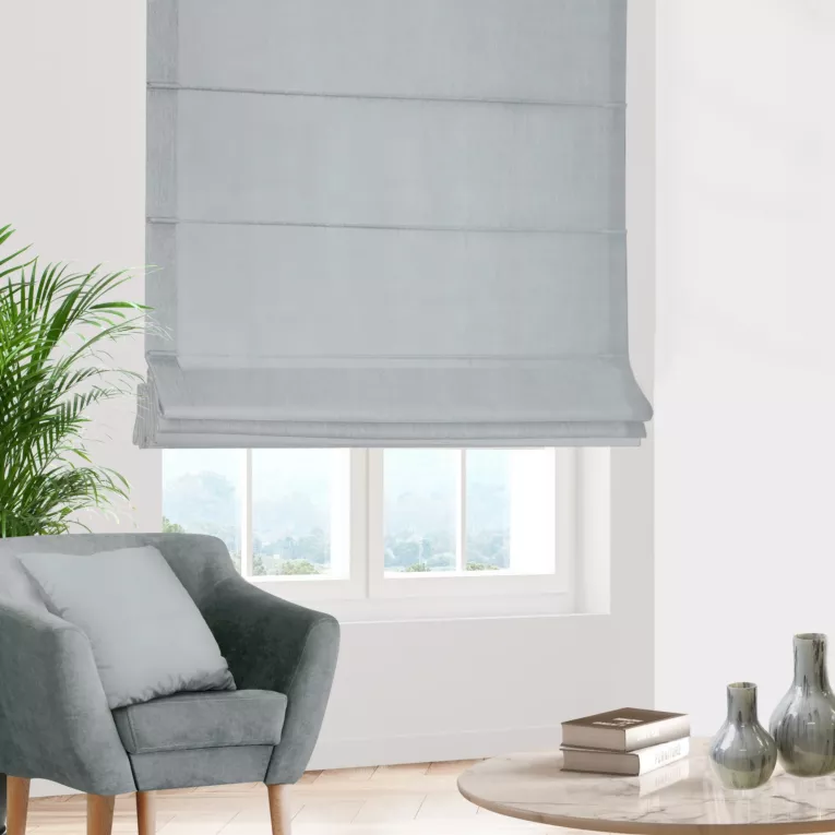 Roleta rzymska srebrna z miękkiego welwetu zaciemniającego typu BLACKOUT o gramaturze 400g/m2