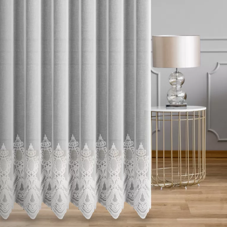 Firana szyta na flexach biała z etaminy zdobionej eleganckim haftem
