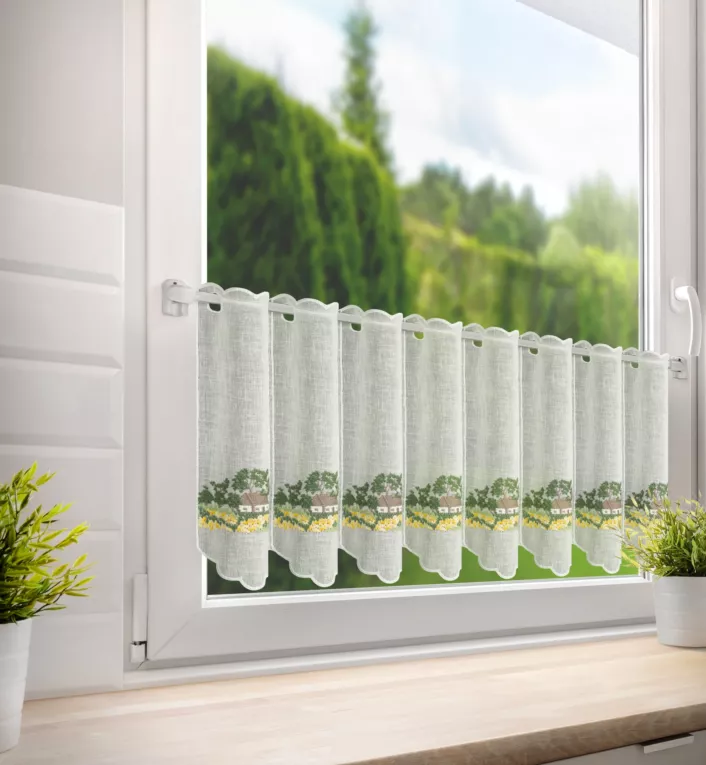 Tkanina firanowa zazdrostka z etaminy zdobiona haftem wiejskiego domku Eurofirany