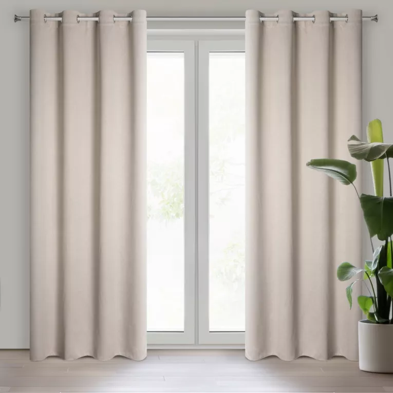 Zasłona beżowa zaciemniająca o strukturze drobnej krateczki 135x250 przelotka AMARO Eurofirany