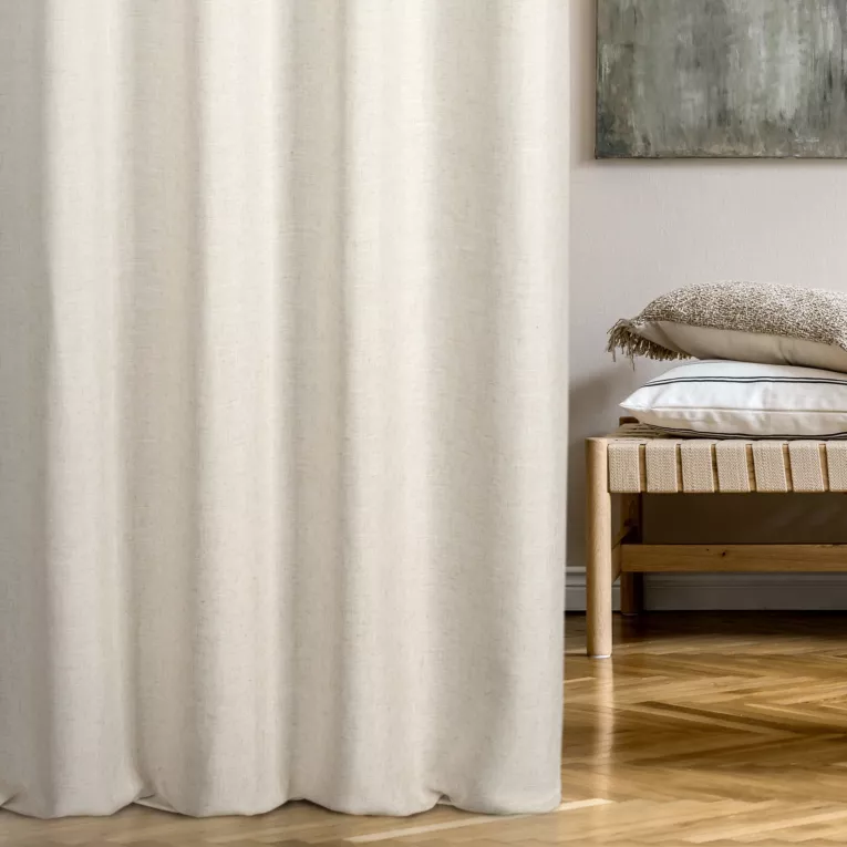 Zasłona szyta na flexach jasnobeżowa z tkaniny o naturalnym splocie z dodatkiem lnu