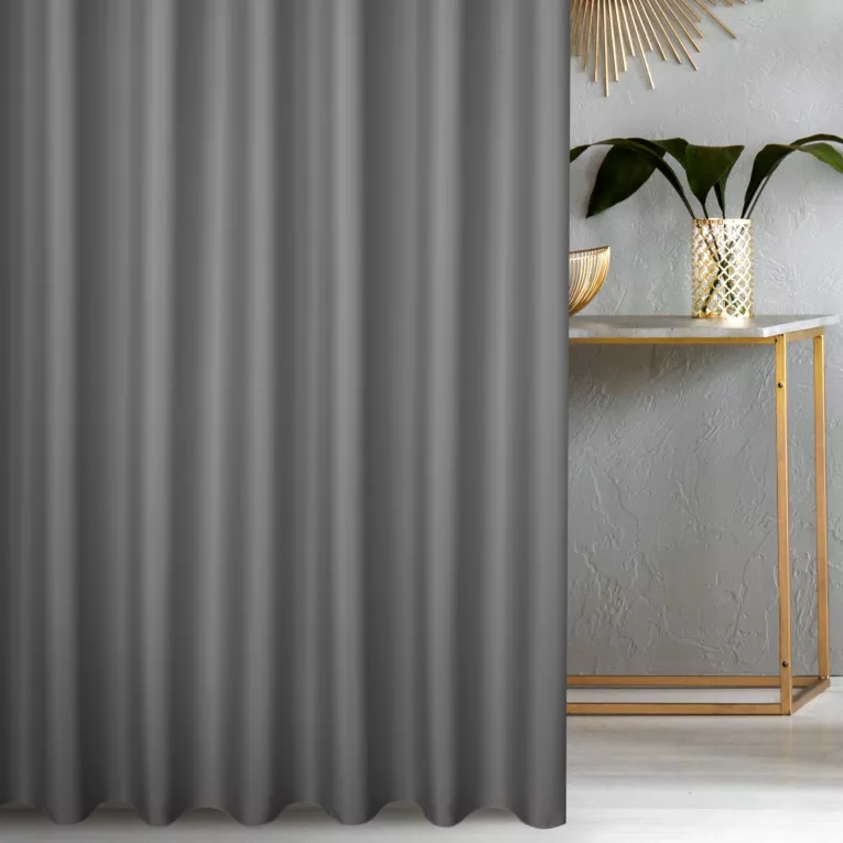 Zasłona szyta na taśmie fala popielata z gładkiej tkaniny zaciemniającej typu dimout wykończona obciążnikiem