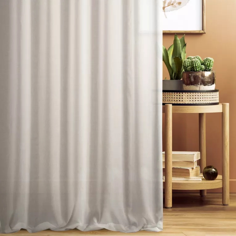 Firana szyta na taśmie 5 cm naturalna z delikatnej etaminy wykończonej obciążnikiem