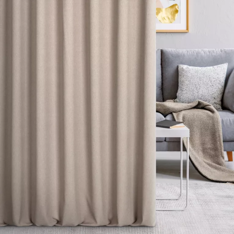 Zasłona szyta na taśmie fala ciemnobeżowa z miękkiej tkaniny o naturalnym splocie w stylu ekologicznym