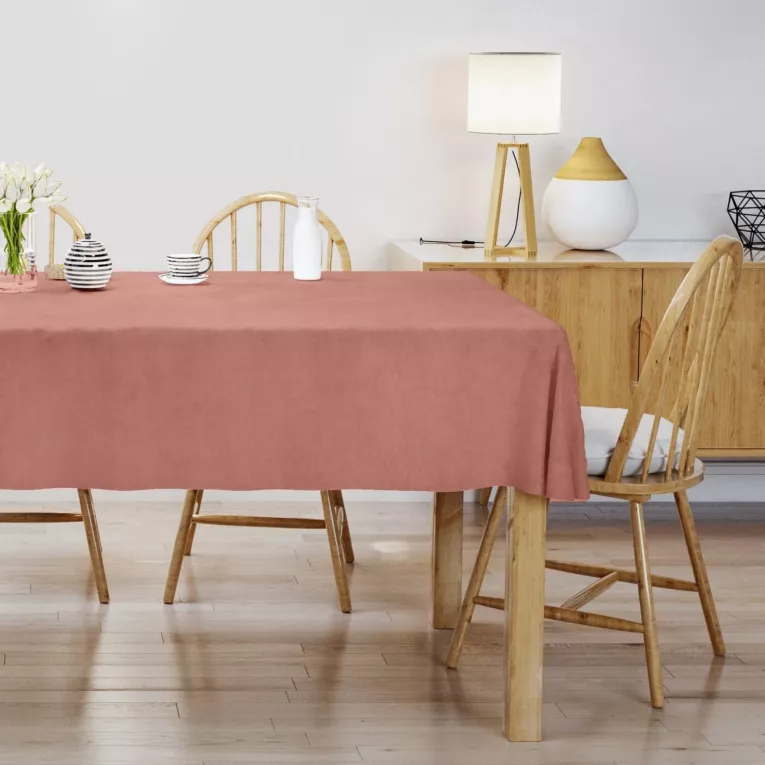 Obrus szyty DORA - HIT różowy z miękkiej tkaniny o welurowej strukturze