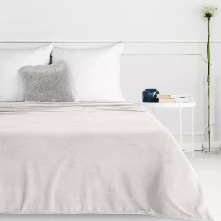 Koc  150x200 cm kremowy miękki i delikatny w dotyku jednokolorowy koc SIMPLE 1 Eurofirany