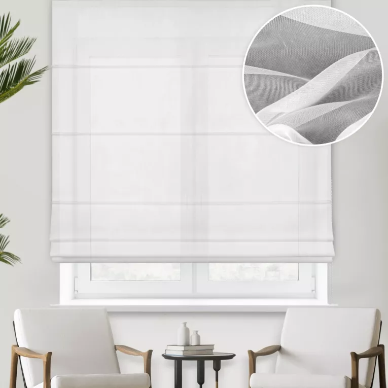 Roleta rzymska biała delikatna i miękka w dotyku, wykończona obciążnikiem