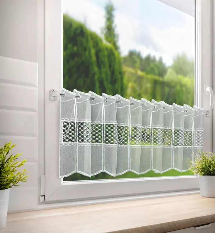 Tkanina firanowa zazdrostka z matowej etaminy zdobiona ażurową aplikacją Eurofirany