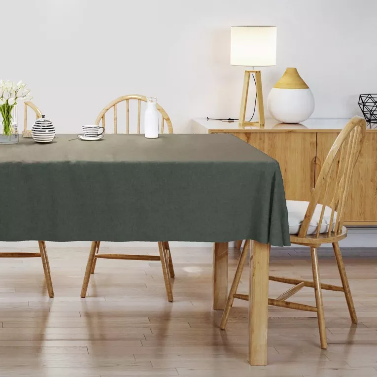 Obrus szyty DORA - HIT ciemnozielony z miękkiej tkaniny o welurowej strukturze