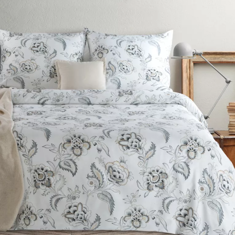 Pościel 140x200 cm komplet 2 częściowy satyna bawełniana kolor biały, jasnoniebieski zdobiony motywem kwiatów SPRING 83 Eurofirany