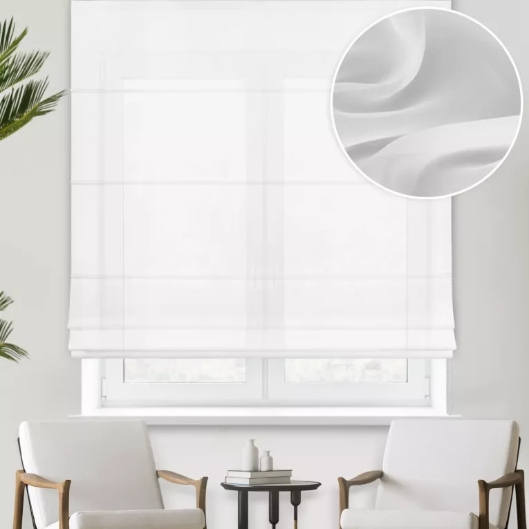 Roleta rzymska biała z lekkiej i delikatnej matowej krepy, wykończonej obciążnikiem