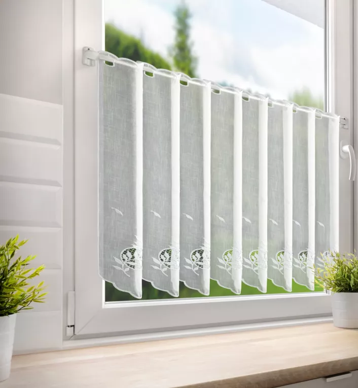 Tkanina firanowa zazdrostka zdobiona haftem w listeczki Eurofirany