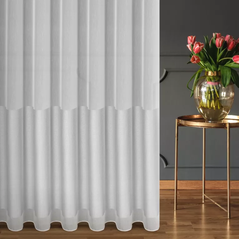 Tkanina firanowa typu aden  z efektem deszczyku  zakończona szwem obciążającym Eurofirany