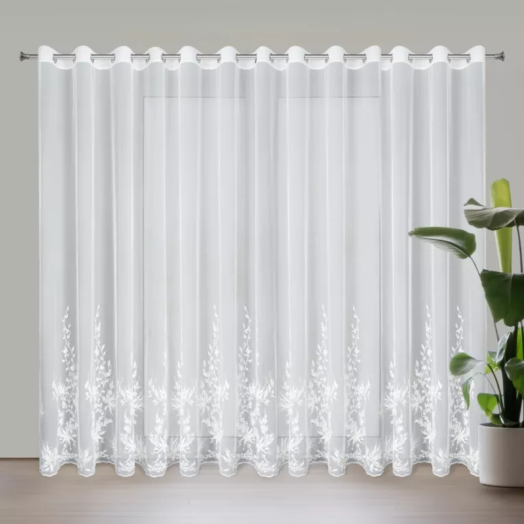 Firana biała z gładkiej tkaniny zdobiona pasem haftowanych kwiatów i perełek 350x250 cm przelotka JULIA EVA MINGE Eurofirany