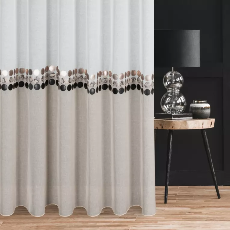 Firana szyta na przelotkach naturalno beżowa z dwukolorowej etaminy, zdobionej naszytą aplikacją Italissima Eva Minge
