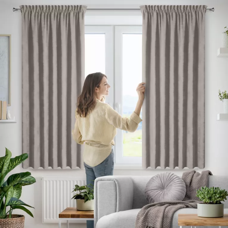 Zasłona brązowa z tkaniny welurowej 120x120 cm taśma - Dora Eurofirany