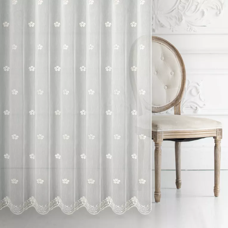 Firana szyta na taśmie fala LEYA biało szampańska z matowej tkaniny haftowanej w drobny kwiatowy wzór z ażurem