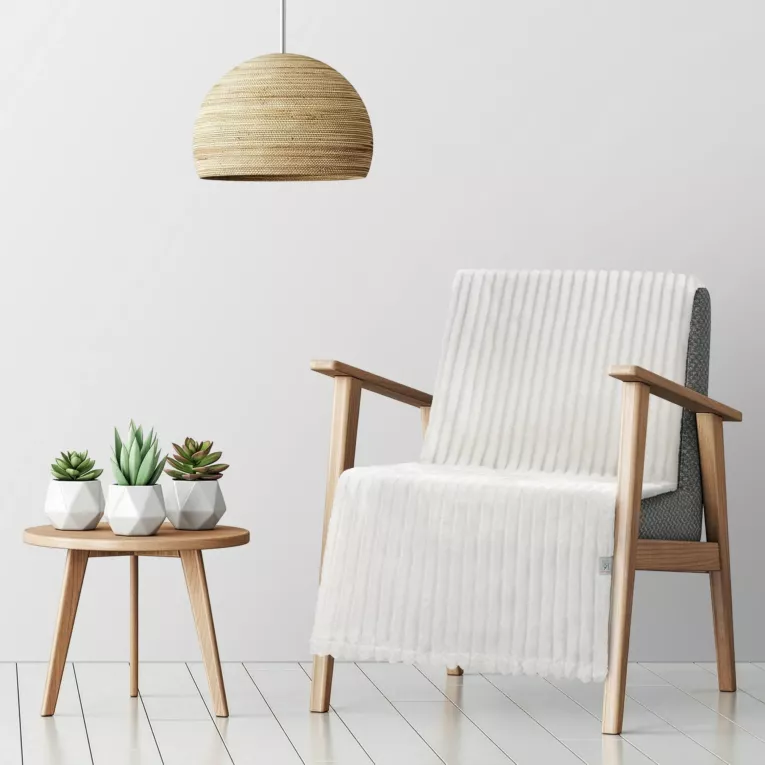 Narzuta na fotel /koc 70x160 cm biała z wytłaczanym wzorem i efektem 3D SOFT DESIGN 91 Eurofirany