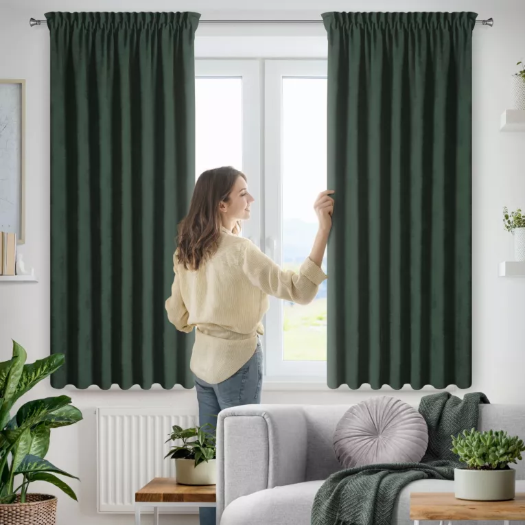 Zasłona ciemnozielona z tkaniny welurowej 120x120 cm taśma - Dora Eurofirany