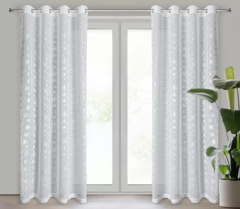 Firana biało, srebrna z etaminy zdobiona śnieżynkami 140x250 cm przelotka SNOW Eurofirany