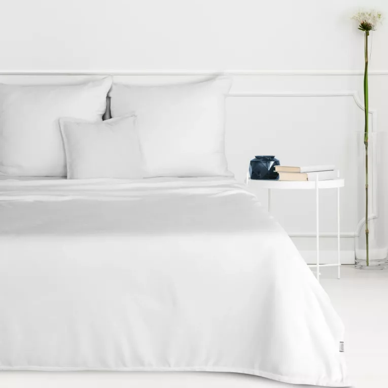 Koc  150x200 cm biały miękki i delikatny w dotyku jednokolorowy koc SIMPLE 1 Eurofirany