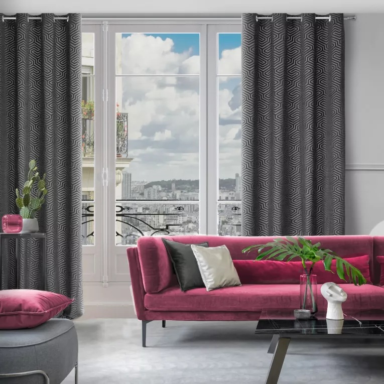 Zasłona czarna we wzór geometryczny z tkaniny welwetowej 140x250 przelotka INGA Pierre Cardin Eurofirany