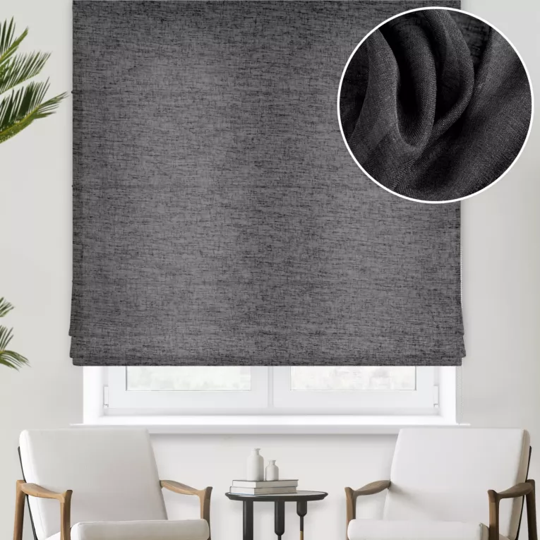 Roleta rzymska czarna z gładkiej matowej etaminy o naturalnym splocie, wykończona obciążnikiem