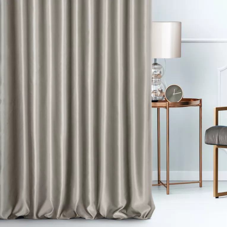 Zasłona szyta na taśmie fala jasnobrązowa z jednokolorowej gładkiej tkaniny