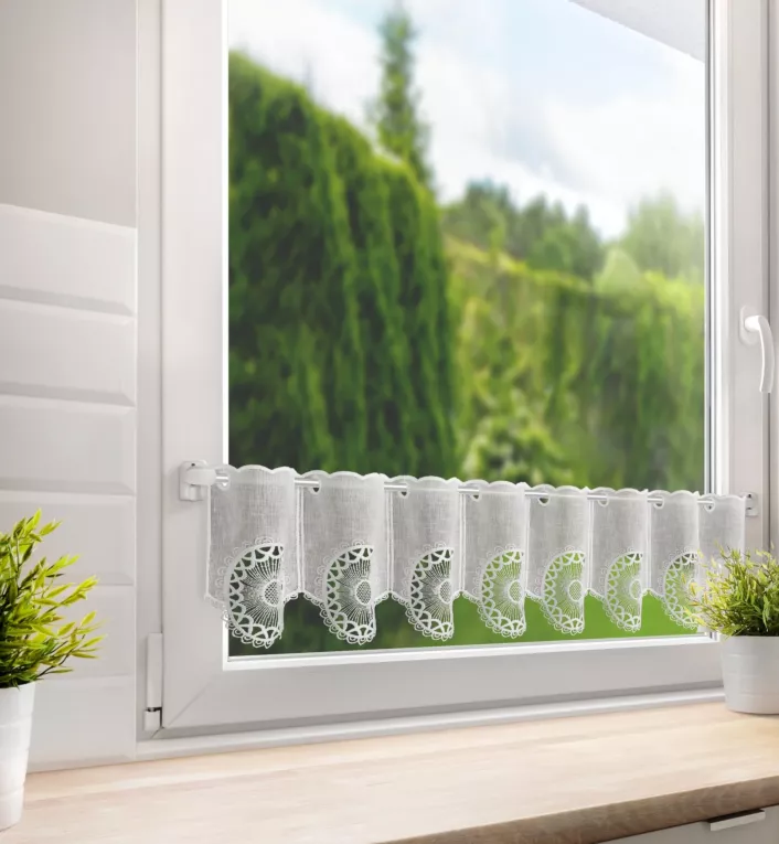 Tkanina firanowa zazdrostka zdobiona ażurowym haftem Eurofirany
