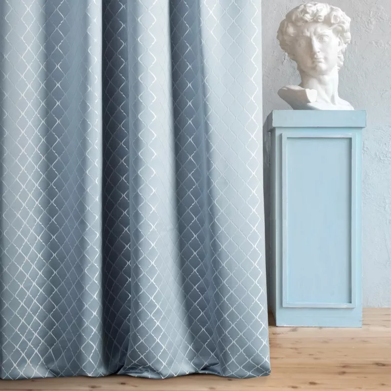Zasłona szyta na tunelu LANA niebieska w elegancki wzór marokańskiej koniczyny z lekkim połyskiem