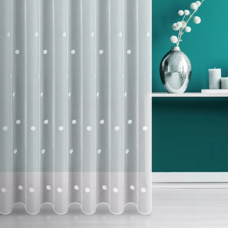 Tkanina firanowa typu aden z ozdobnym haftem zakończona szwem obciążającym Eurofirany