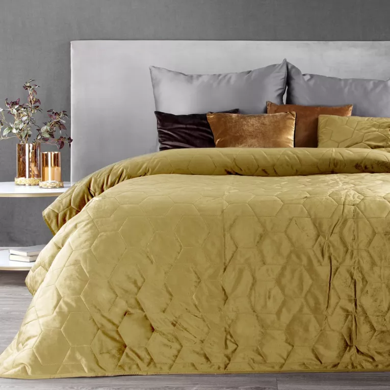 ABBI pikowana brązowa narzuta na łóżko z błyszczącego welwetu Eurofirany