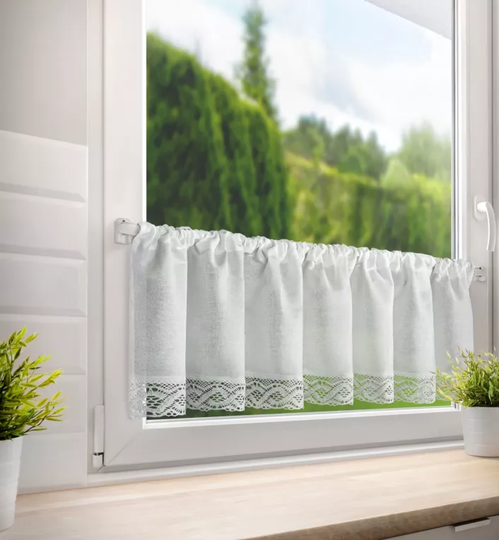 Zazdrostka biała z tkaniny z przewagą bawełny zdobiona koronką 150x30 cm VINCE  Eurofirany