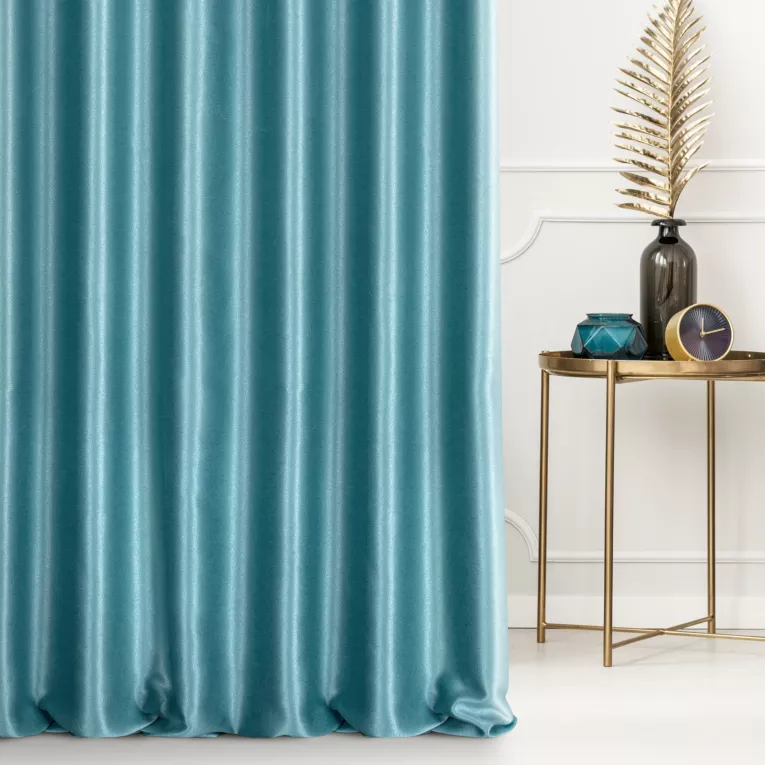 Zasłona szyta na taśmie fala ciemnoniebieska z błyszczącej tkaniny zaciemniającej